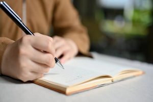 چگونه برای کتاب اسم مناسب انتخاب کنیم