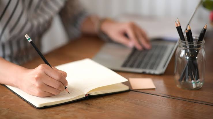 من تخصص ندارم پس نمیتوانم کتاب بنویسم