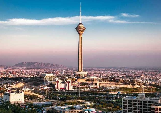 چون در تهران نیستم، نمیتوانم کتاب بنویسم و چاپ کنم!